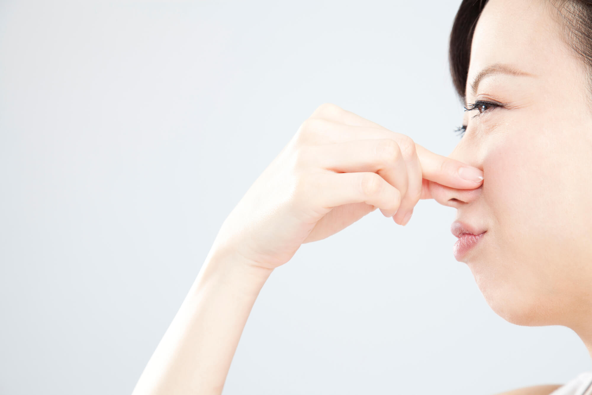 下水の匂いが上がってくる原因と対策を解説